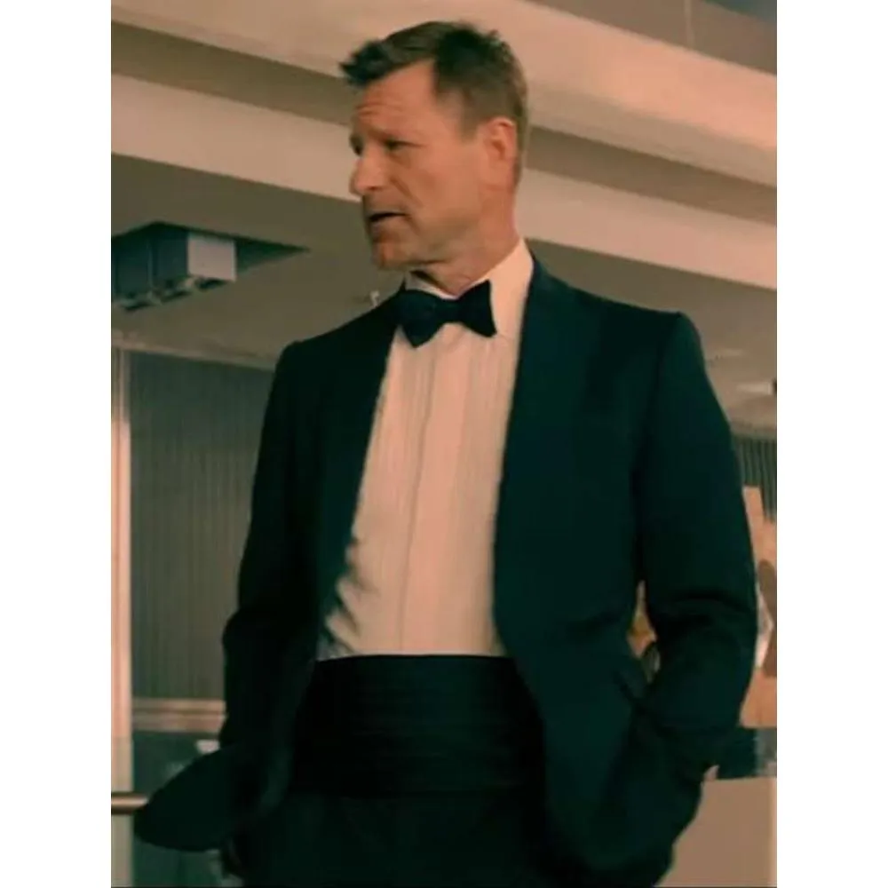 Aaron Eckhart The Bricklayer Black Suit