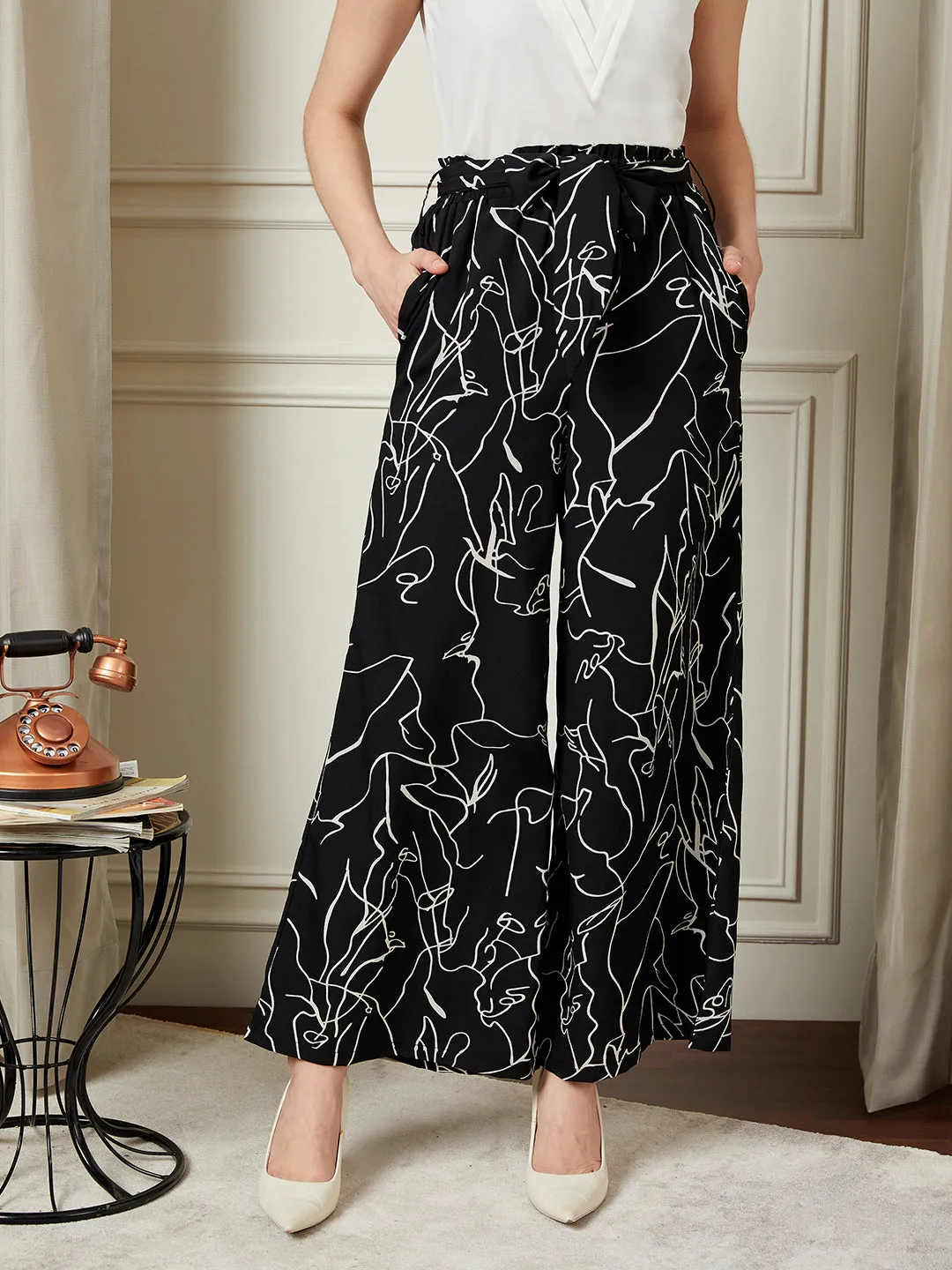 Berrylush BIZwear Women Black & White Abstract Printed Tie-Up Waist Slip-On Regular Parallel Trousers