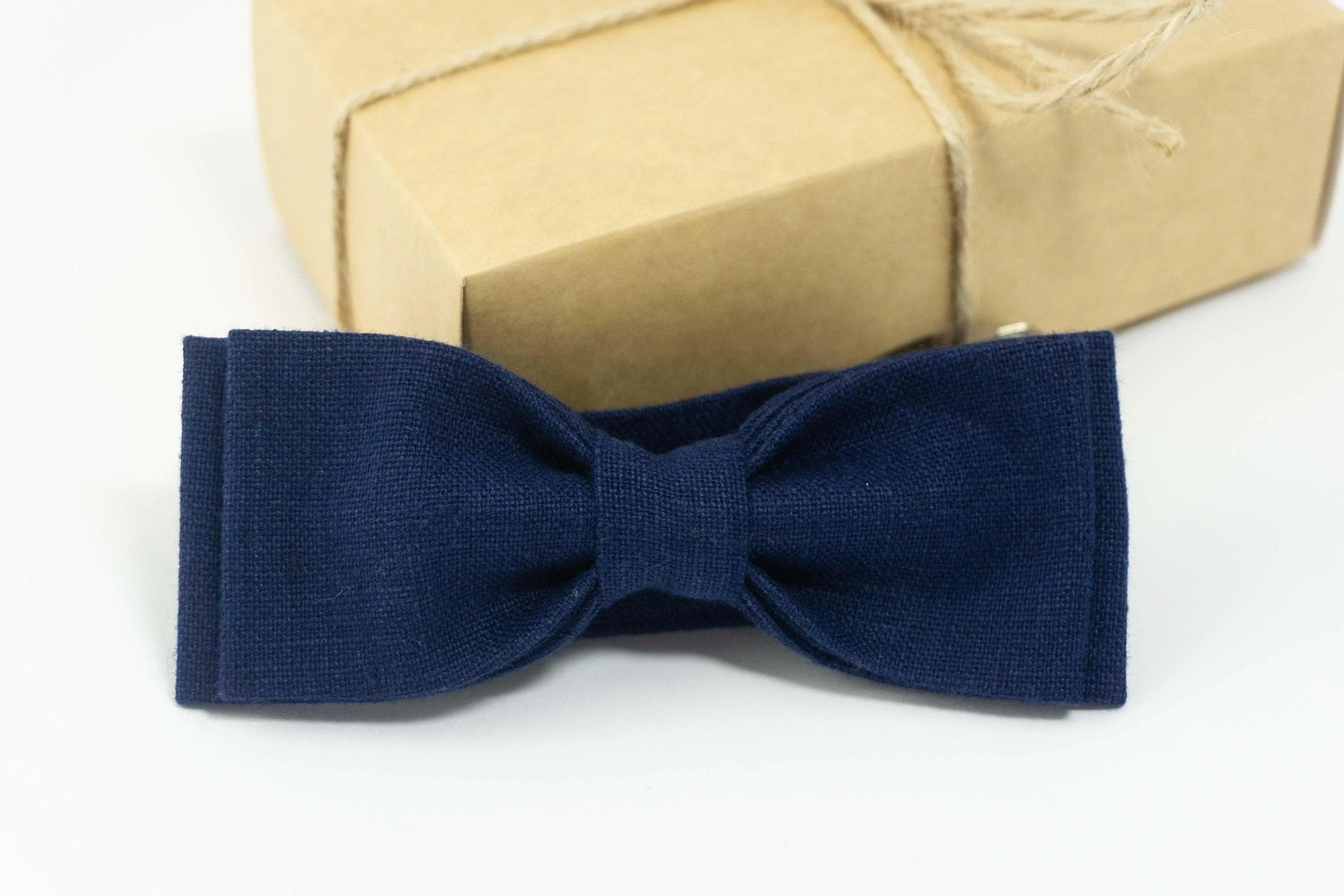 Elegant Navy Blue Batwing Bow Tie - A Timeless Wedding Accessory